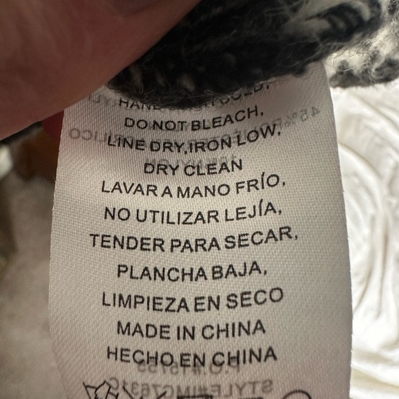 Stanton Houndstooth Chunky Cardigan Sweater - Picture 4 of 4